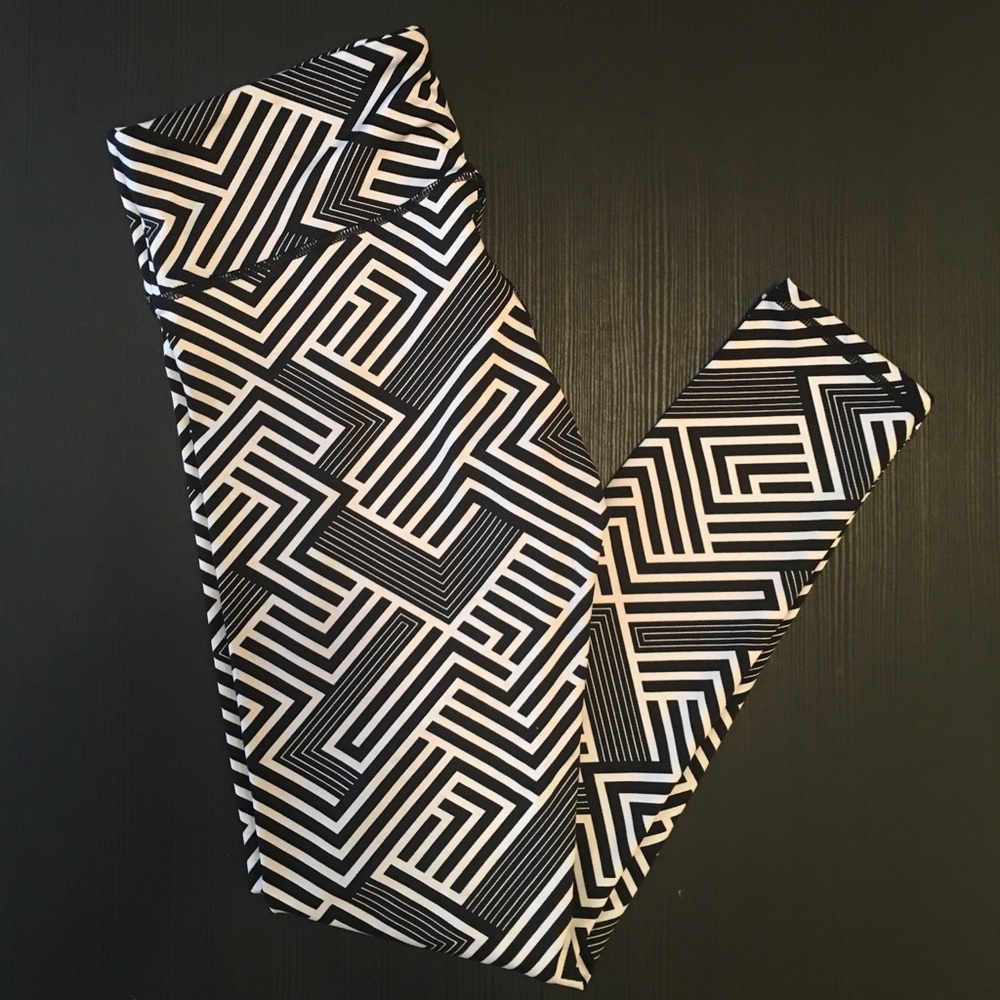 Geometric Pattern Athletic Leggings